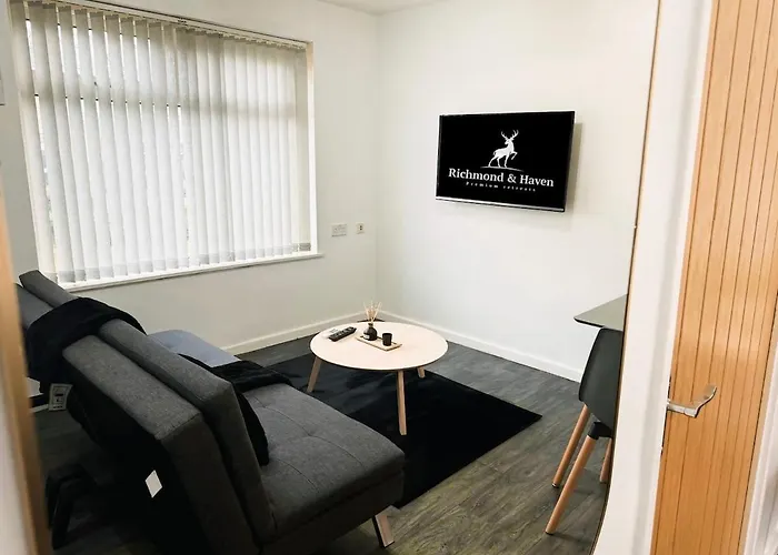 Апартаменты Cosy 1 Bed Flat, Sleeps 4, Free Parking *