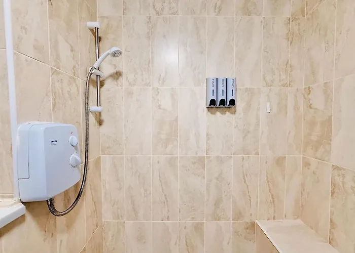 Cosy 1 Bed Flat, Sleeps 4, Free Parking *