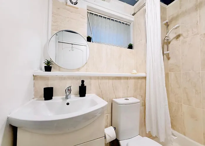 Апартаменты Cosy 1 Bed Flat, Sleeps 4, Free Parking