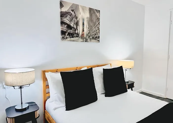 Cosy 1 Bed Flat, Sleeps 4, Free Parking Апартаменты