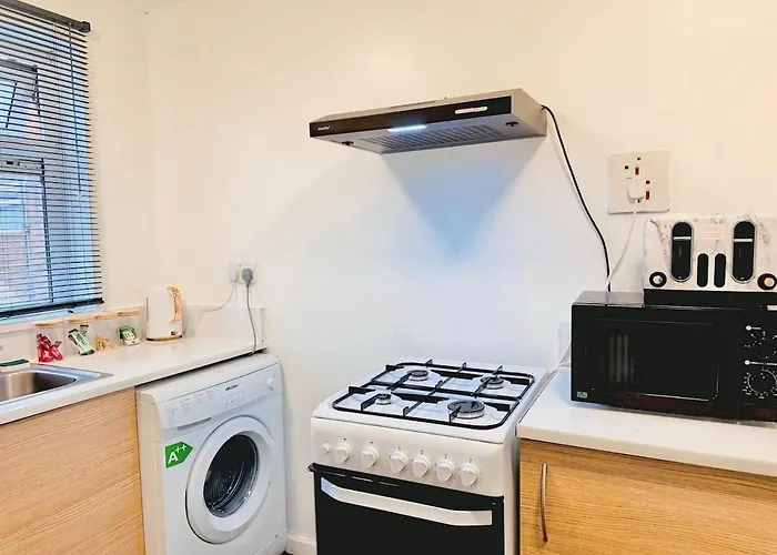 Cosy 1 Bed Flat, Sleeps 4, Free Parking Апартаменты