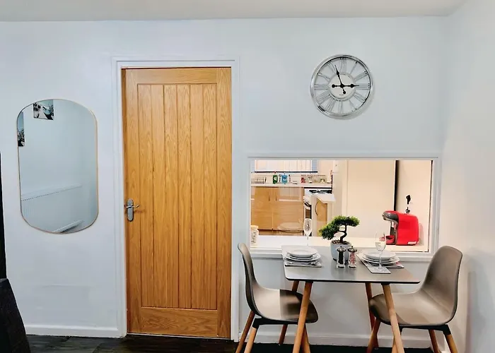 Апартаменты Cosy 1 Bed Flat, Sleeps 4, Free Parking