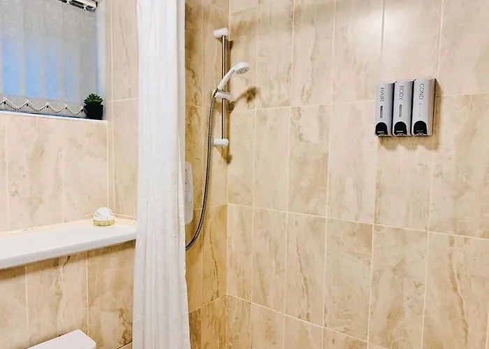 Cosy 1 Bed Flat, Sleeps 4, Free Parking * Брадфорд