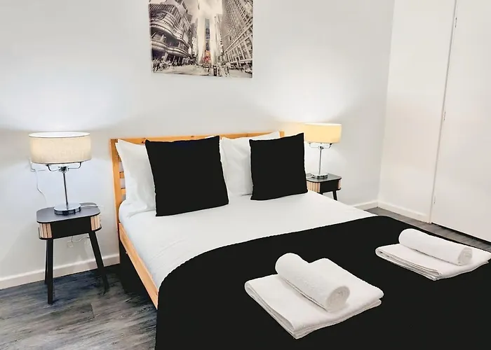 Cosy 1 Bed Flat, Sleeps 4, Free Parking Брадфорд