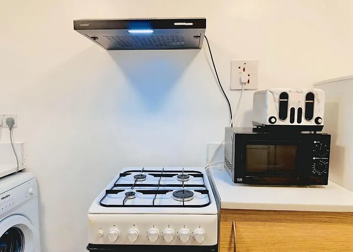 Апартаменты Cosy 1 Bed Flat, Sleeps 4, Free Parking