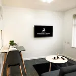 Cosy 1 Bed Flat, Sleeps 4, Free Parking Bradford (West Yorkshire)