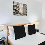 Cosy 1 Bed Flat, Sleeps 4, Free Parking Apartment
