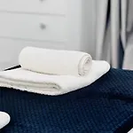 アパート Cosy 1 Bed Flat, Sleeps 4, Free Parking ブラッドフォード