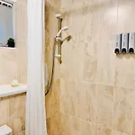 Cosy 1 Bed Flat, Sleeps 4, Free Parking * Bradford (West Yorkshire)
