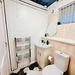 Apartment Cosy 1 Bed Flat, Sleeps 4, Free Parking Bradford (West Yorkshire)