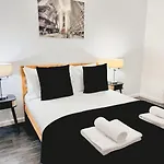 Cosy 1 Bed Flat, Sleeps 4, Free Parking ブラッドフォード