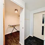 Cosy 1 Bed Flat, Sleeps 4, Free Parking *