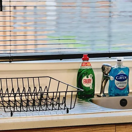 Cosy 1 Bed Flat, Sleeps 4, Free Parking アパート ブラッドフォード