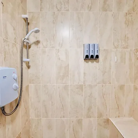 Cosy 1 Bed Flat, Sleeps 4, Free Parking *