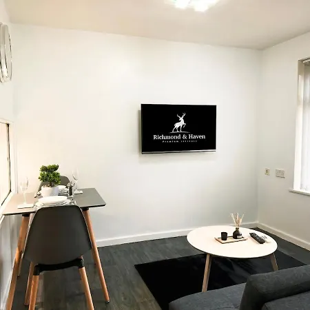 Cosy 1 Bed Flat, Sleeps 4, Free Parking Bradford