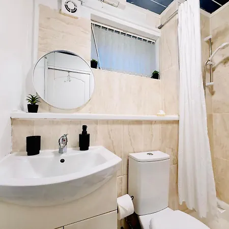 Apartment Cosy 1 Bed Flat, Sleeps 4, Free Parking