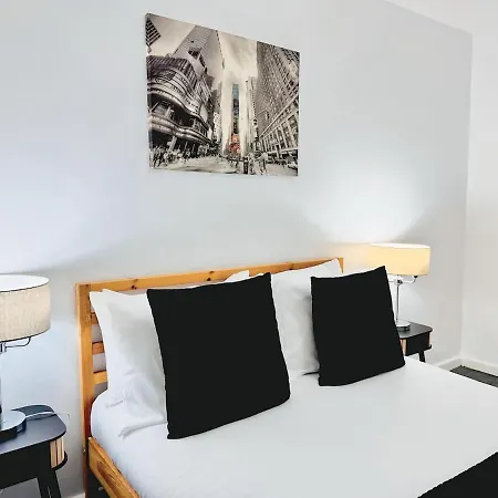 Cosy 1 Bed Flat, Sleeps 4, Free Parking Apartment