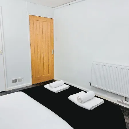 Cosy 1 Bed Flat, Sleeps 4, Free Parking Bradford
