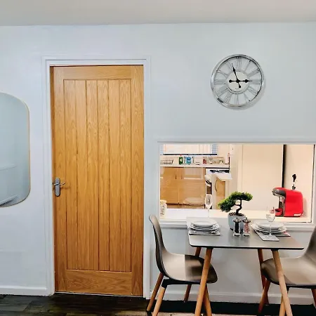 Apartment Cosy 1 Bed Flat, Sleeps 4, Free Parking