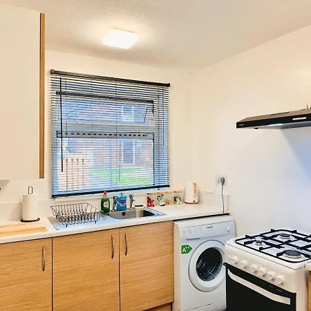 Cosy 1 Bed Flat, Sleeps 4, Free Parking * ブラッドフォード