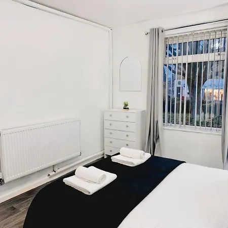 Cosy 1 Bed Flat, Sleeps 4, Free Parking ブラッドフォード