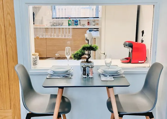 Cosy 1 Bed Flat, Sleeps 4, Free Parking Apartment