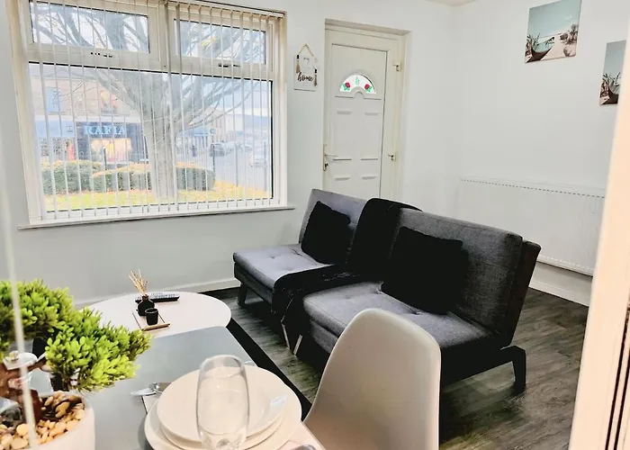 Cosy 1 Bed Flat, Sleeps 4, Free Parking *