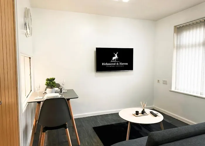 Cosy 1 Bed Flat, Sleeps 4, Free Parking Μπράντφορντ