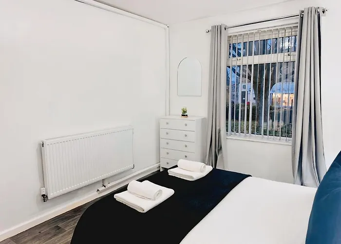 Cosy 1 Bed Flat, Sleeps 4, Free Parking Μπράντφορντ