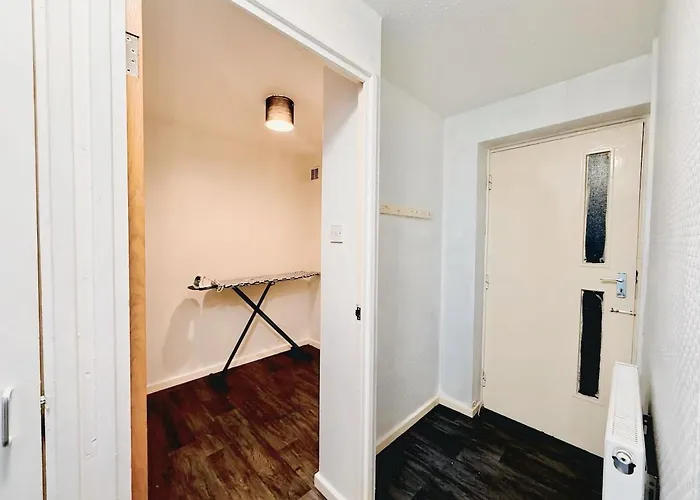 Cosy 1 Bed Flat, Sleeps 4, Free Parking *