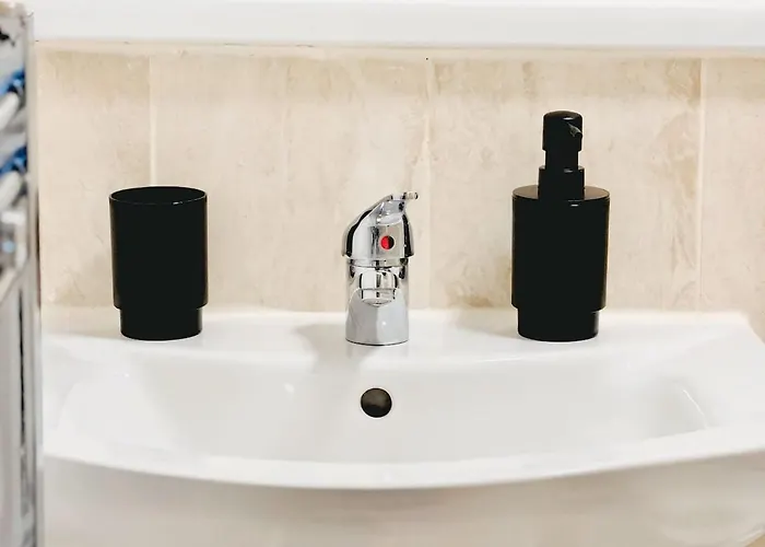 Cosy 1 Bed Flat, Sleeps 4, Free Parking * Bradford (West Yorkshire)