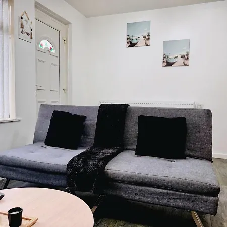 Cosy 1 Bed Flat, Sleeps 4, Free Parking * Μπράντφορντ